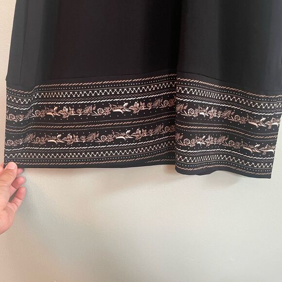 White House Black Market Deep V Neck Black Embroidered Shift Dress SZ M - Picture 4 of 7
